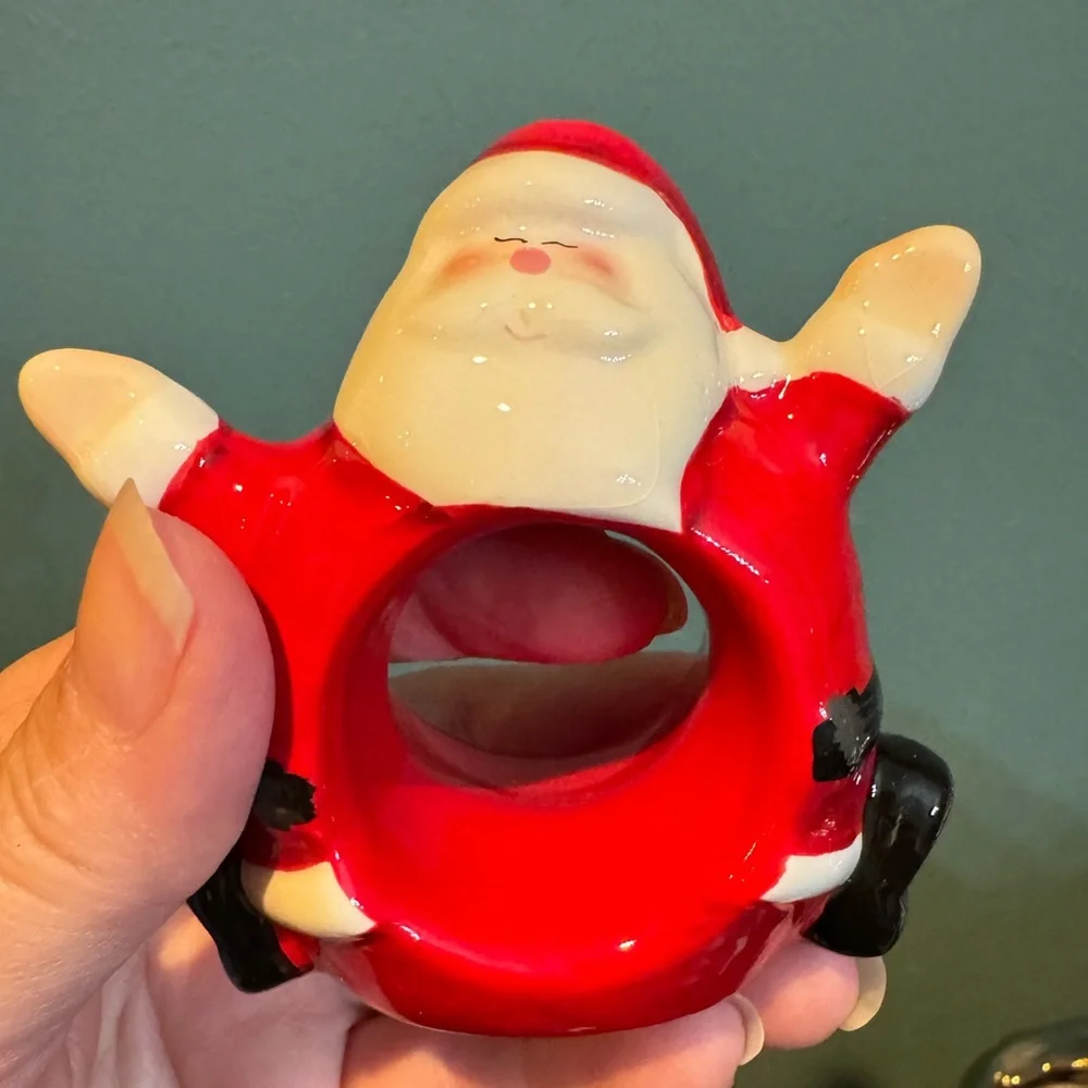 Williams Sonoma set of 4 Santa napkin rings